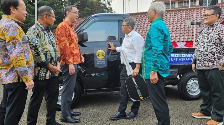 DFSK Beri Bantuan Mobil untuk Asrama UI