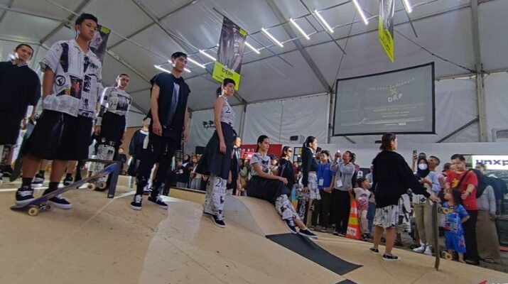 Atlet Skateboard jadi Model di Peragaan Busana JF3 2024