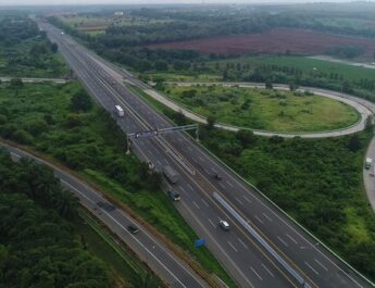 Safety First, Ini Tips Mengemudi Aman di Jalan Tol