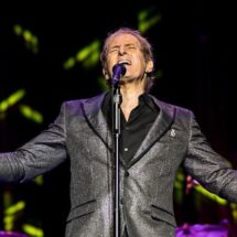 Michael Bolton Tenangkan Penggemar Setelah Berita Polisi di Rumahnya