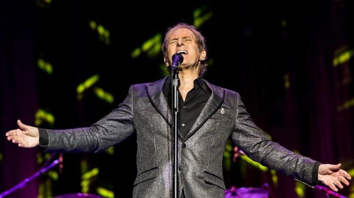 Michael Bolton Tenangkan Penggemar Setelah Berita Polisi di Rumahnya