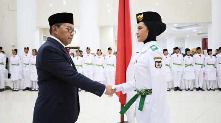 Wali Kota Kukuhkan Paskibraka 2024: Putra-Putri Terbaik Kota Makassar 