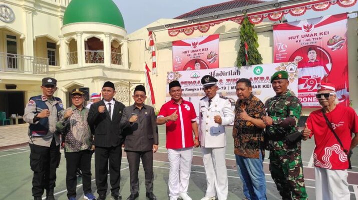 Rayakan HUT RI, Umar Kei Gelar Upacara Bendera di Halaman Rumah