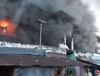 Pasar Induk Krian Terbakar Hebat, 20 Damkar Dikerahkan