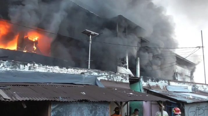 Pasar Induk Krian Terbakar Hebat, 20 Damkar Dikerahkan