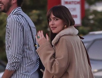 Hubungan Dakota Johnson dan Chris Martin Kian Kuat 