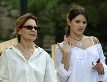 Suri Cruise Memulai Babak Baru di Carnegie Mellon University 