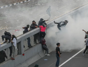 IPW Kecam Kekerasan Aparat Terhadap Pendemo di Gedung DPR