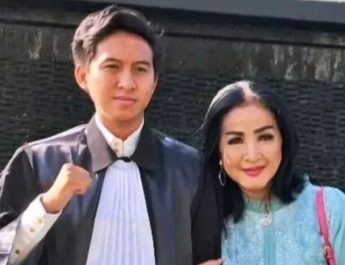 Anaknya Ditangkap saat Demo RUU Pilkada, Artis Machica Mochtar Sambangi Polda Metro