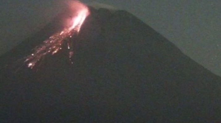 Guguran Lava Gunung Merapi Mengarah ke Hulu Sungai Batang dan Apu