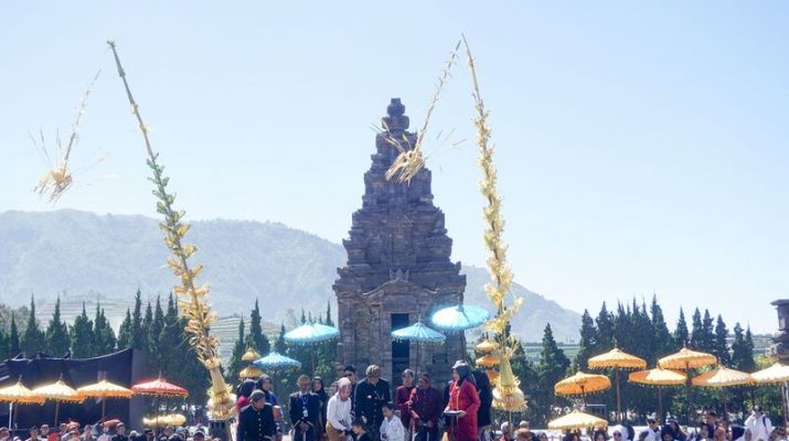 Belasan Anak Berambut Gimbal Jalani Ruwatan di Dieng Culture Festival