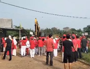 Penutupan Akses TPA Liar di Limo Depok Ricuh