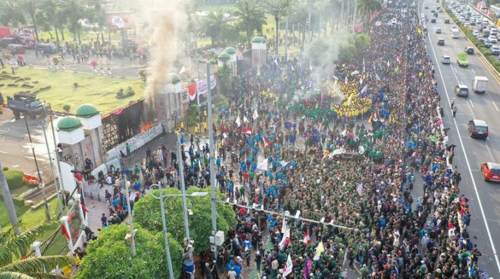 Unjuk Rasa Masif Bukti Rakyat Muak dengan Rezim yang Memukul Demokrasi