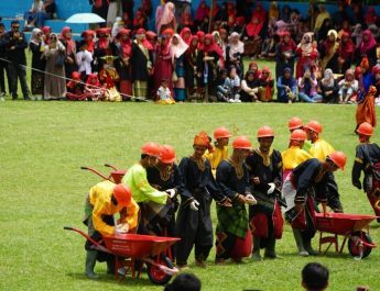 Festival Bungo Inai Momentum Masyarakat Nagari Rambatan Bangkit Pasca Bencana Galodo