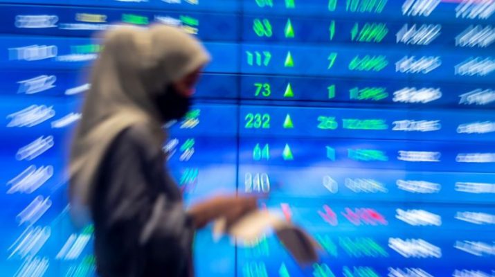 Cetak Rekor, IHSG Ditutup Lewati 7.600