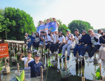 Novotel Jakarta Mangga Dua Square Rayakan Ulang Tahun ke-19 dengan Penanaman Mangrove untuk Keberlanjutan Lingkungan