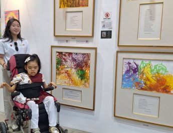 Pelukis Disablitas Teresa Olivia Purba Pamerkan Karyanya di Pameran Seni Canvas of Dreams