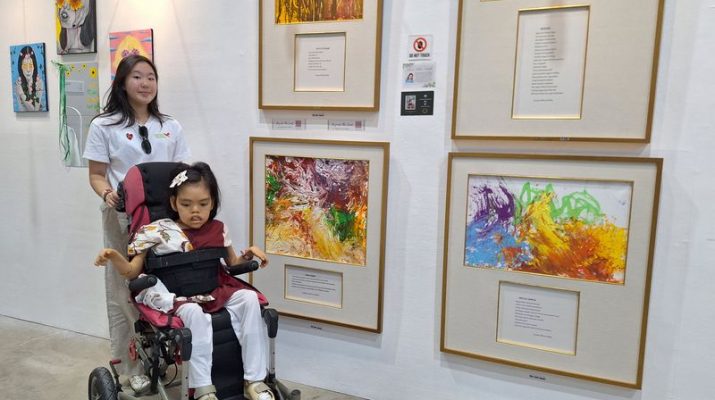 Pelukis Disablitas Teresa Olivia Purba Pamerkan Karyanya di Pameran Seni Canvas of Dreams