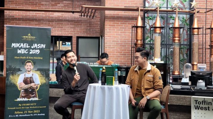 Barista Mikael Jasin Olah Kopi Loa di Jenderal Kopi Nusantara Buwas