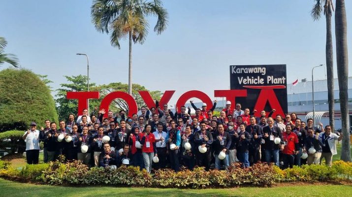 AXIC dan TCF Saksikan Proses Produksi Mobil Hybrid di Pabrik Toyota