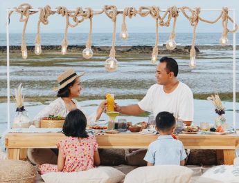 Rayakan Kebersamaan dengan Chic Picnic Tepi Pantai di Sofitel Bali Nusan Dua Beach Resort