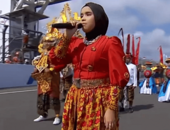 Putri Ariani Mengenakan Songket Lombok Karya Eni Joe