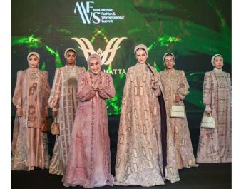 Wiwiek Hatta Rilis Koleksi Lebaran Bertabur Swarovski