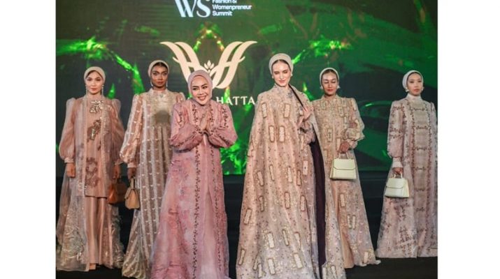 Wiwiek Hatta Rilis Koleksi Lebaran Bertabur Swarovski