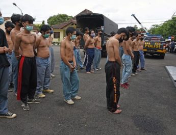 Tawuran Pelajar di Malam Hari, Korbannya Seorang Warga Umum Tewas