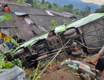 Kronologi Kecelakaan Bus dari Rawa Belong Terjun ke Jurang Puncak Bogor