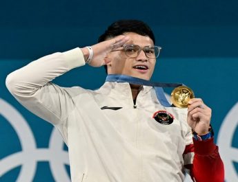 Mengenal Rizki Juniansyah, Si Tukang Pecah Rekor yang Persembahkan Medali Emas Olimpiade Paris 2024 untuk Indonesia