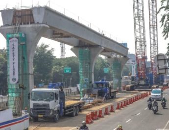 Terdampak Proyek LRT, TransJakarta Sesuaikan Layanan Halte Kayu Jati