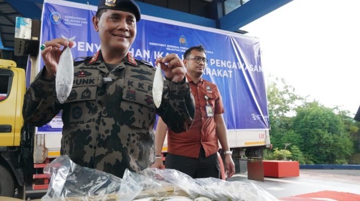 KKP Bagi-bagi 4 Ton Ikan ke Masyarakat Batam