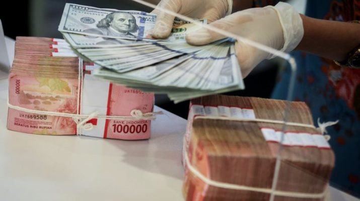 Rupiah Merosot Seiring Penantian Rilis PCE AS