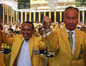 Jokowi: Katanya Jadi Ketua Dewan Pembina Golkar?