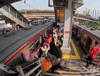 Toriq Hidayat Kritik Rencana Subsidi KRL Berbasis NIK, Soroti Risiko Kerumitan dan Privasi