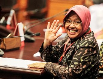 Risma Bungkam Ditanya Rencana Mundur dari Kabinet