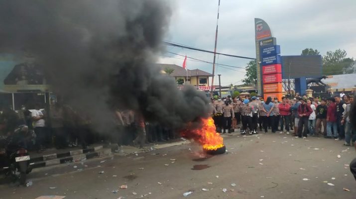 Mahasiswa dan Santri Tasikmalaya Tuntut Komandan Brimob dan Kapolres Mundur