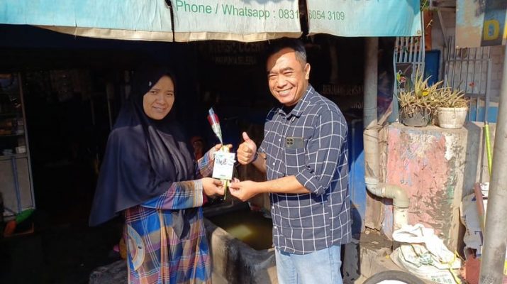 Hari Pelanggan, PLN Jawa Barat Kunjungi Pelanggan dan Berbagi Cokelat