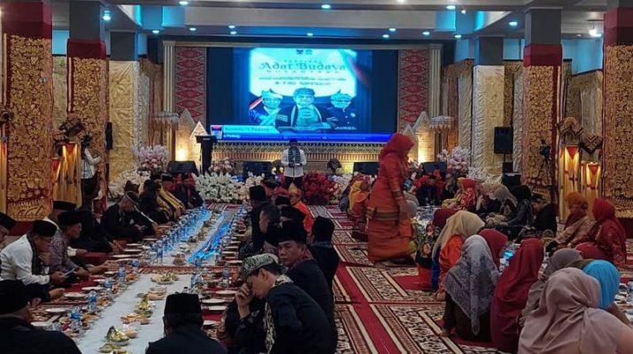 Sambut Puluhan Raja dan Sultan se-Nusantara, Kota Padang Gelar Makan Bajamba Penuh Tradisi