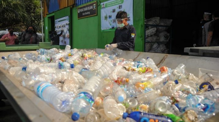 Menjaga Lingkungan dengan Kedepankan Proses Daur Ulang Plastik