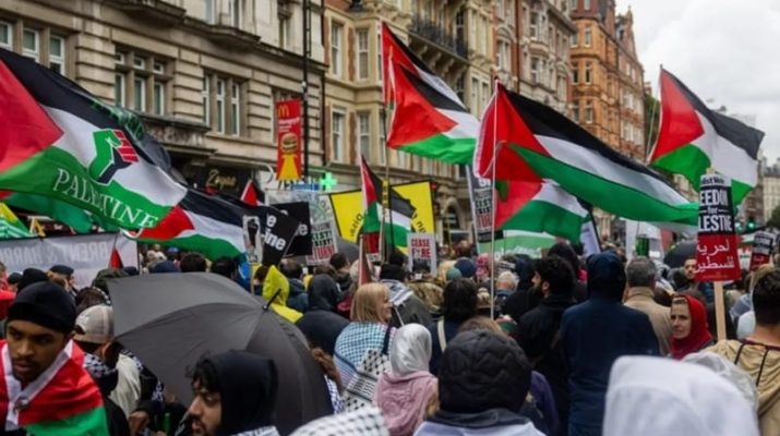 Penghentian Pasokan Senjata Israel Diserukan Ribuan Demonstran di Kedubes Israel di London