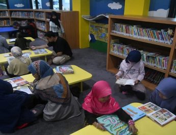 Ini Beda Literasi Tradisional dengan Literasi Digital