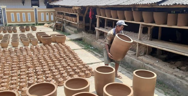 Kemarau Jadi Berkah Bagi Perajin Keramik Plered Purwakarta