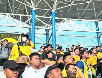 Faldo Maldini Nonton Persikota Berbaur dengan Masyarakat