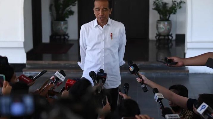 Jokowi Hanya Tersenyum Ditanya Isu Reshuffle Kabinet