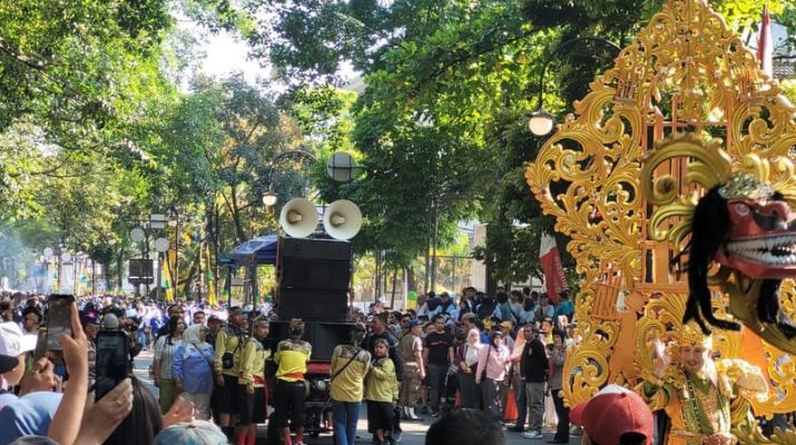 Dihadiri Delegasi Negara Sahabat, Pawai Kendaraan Hiasi Hari Jadi ke-214 Kota Bandung