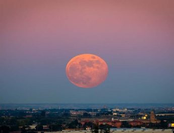 Supermoon 18-20 September 2024, BMKG Prediksi Picu Banjir Rob di Pesisir Selatan Jawa