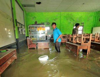 Pemkab Indramayu Relokasi Warga Terdampak Rob