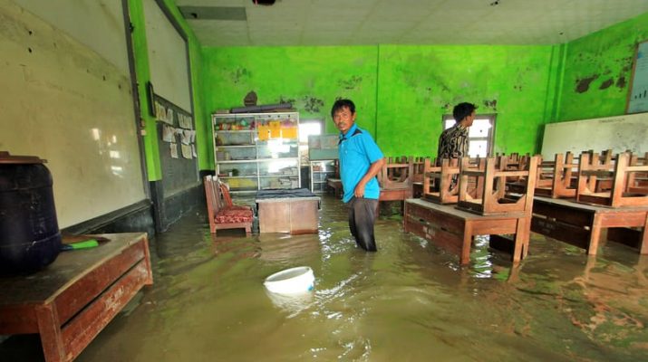 Pemkab Indramayu Relokasi Warga Terdampak Rob